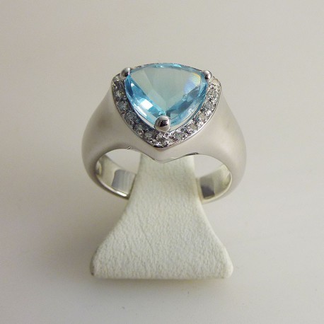 Topaze bleue & diamants or blanc